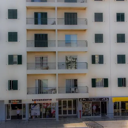 Forum Madeira Ajuda Апартаменты *