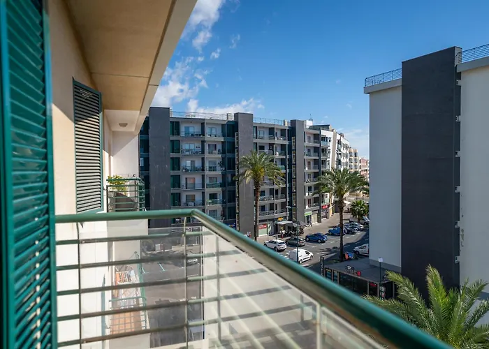 Forum Madeira Ajuda 公寓 *